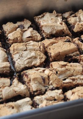 Meringue Chocolate Chip Cookie Bars