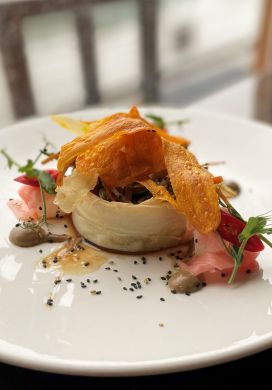 Ring of filo pastry filled with stir fried vegetables