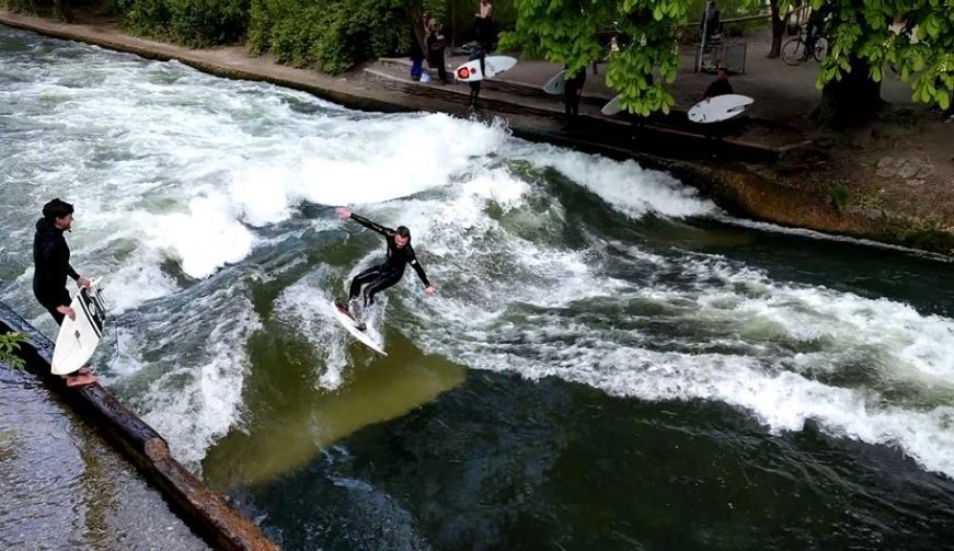 Englischer Garten Surfers