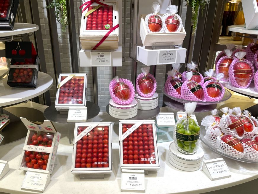 Fruit display at Isetan, Kyoto Display of beautifully packaged fruit