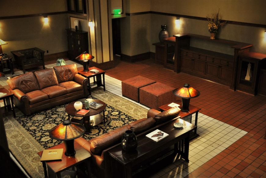 Lounge with leather couches and Mission-style furniture, Historic Park Inn, Mason City, Iowa