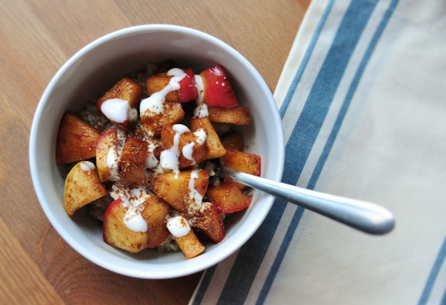 Oats with Sauteed Apples and Yogurt 