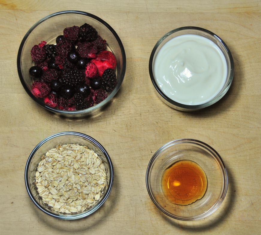 Overnight Oats with Yogurt and Berries