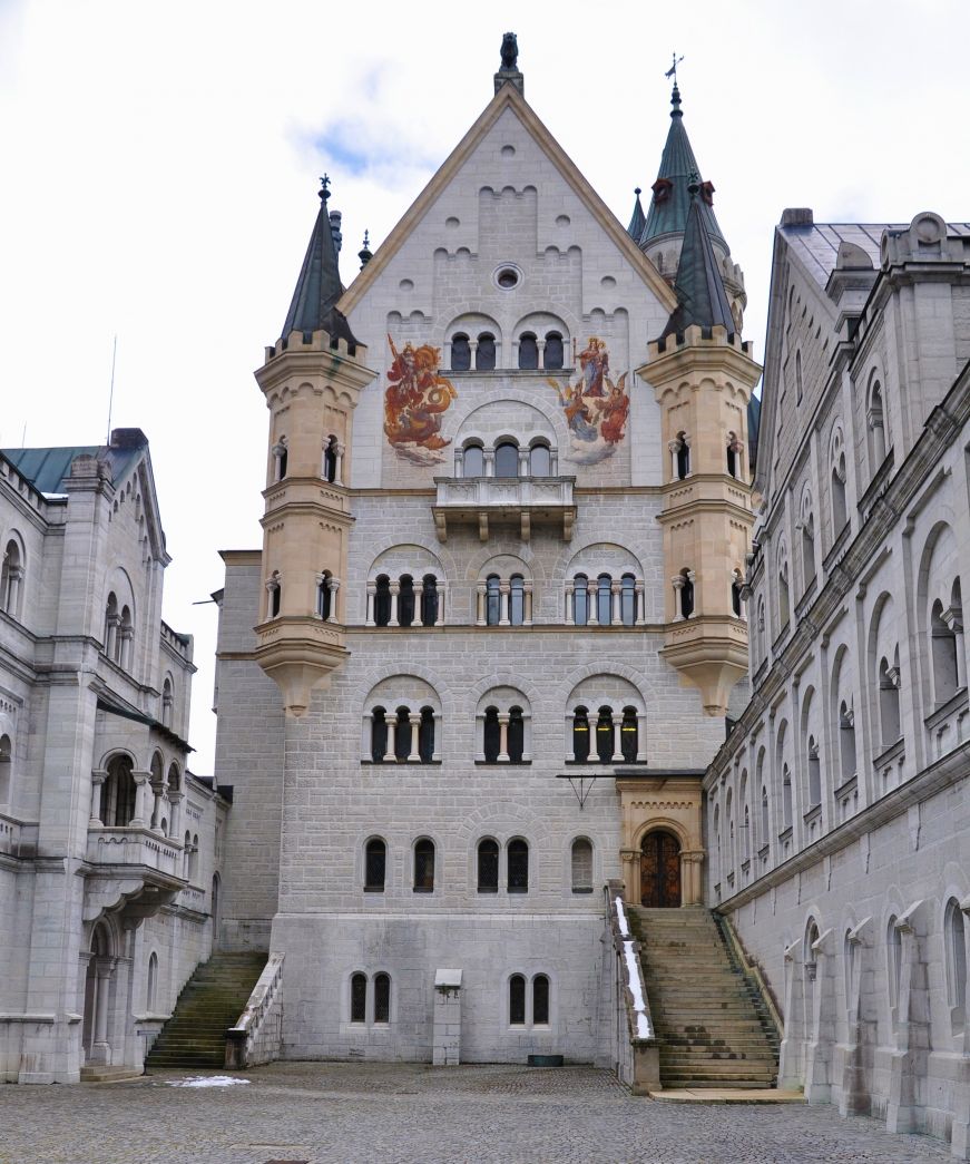 Neuschwanstein courtyard