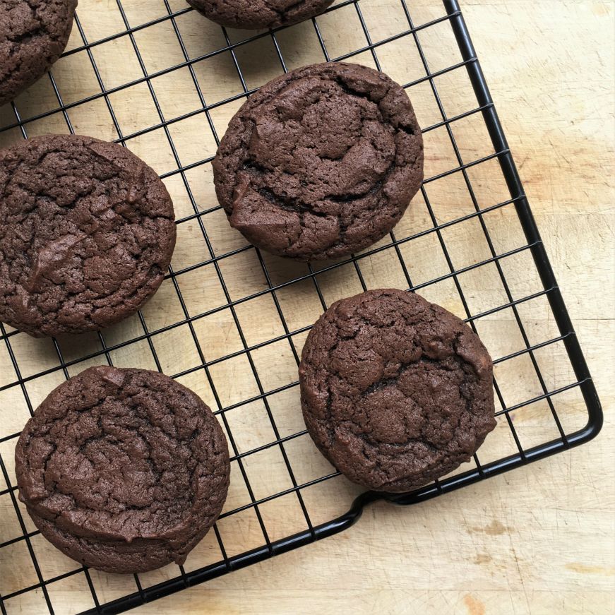 Nutella cookies on a wire cooling rack