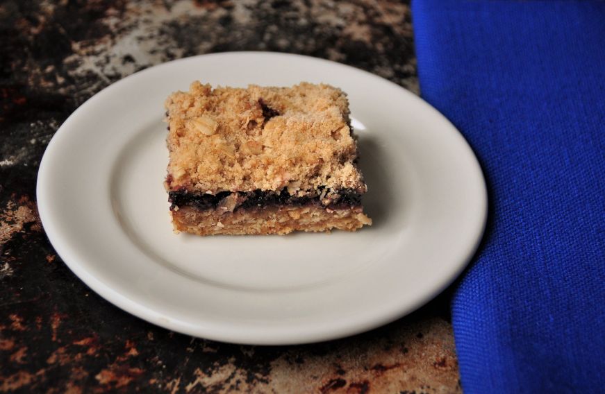 Oatmeal Streusel Blueberry Jam Bars