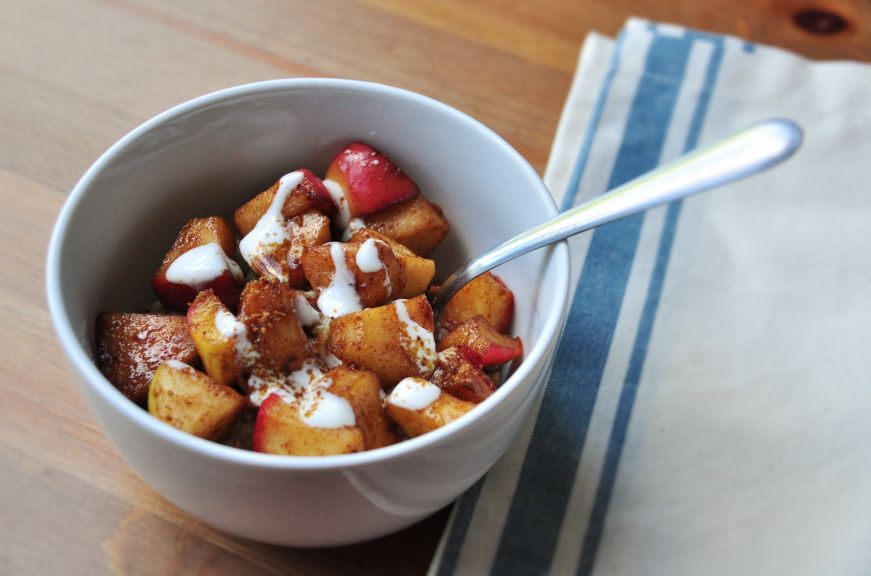 Oats with Sauteed Apples and Yogurt 