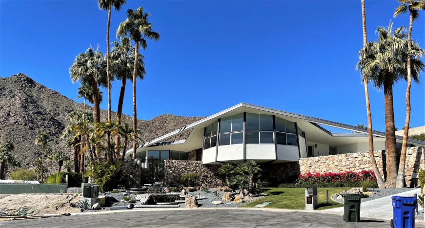 Palm Springs Mod Squad Essential Palm Springs Tour Mid-century modern house with palm trees and mountain in the background