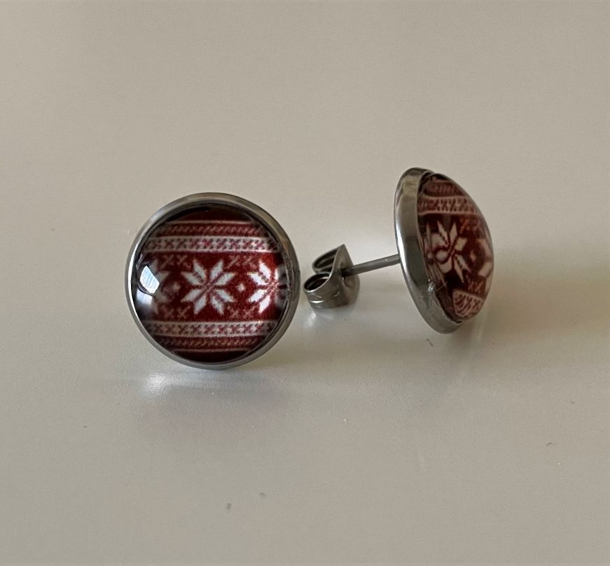 Two post-style earrings with a red and white Scandinavian star pattern