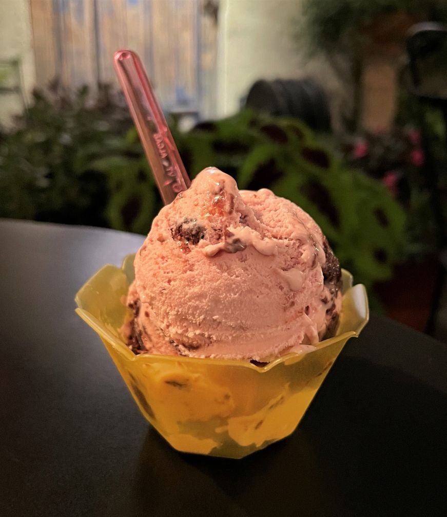 Scoop of raspberry brownie gelato 