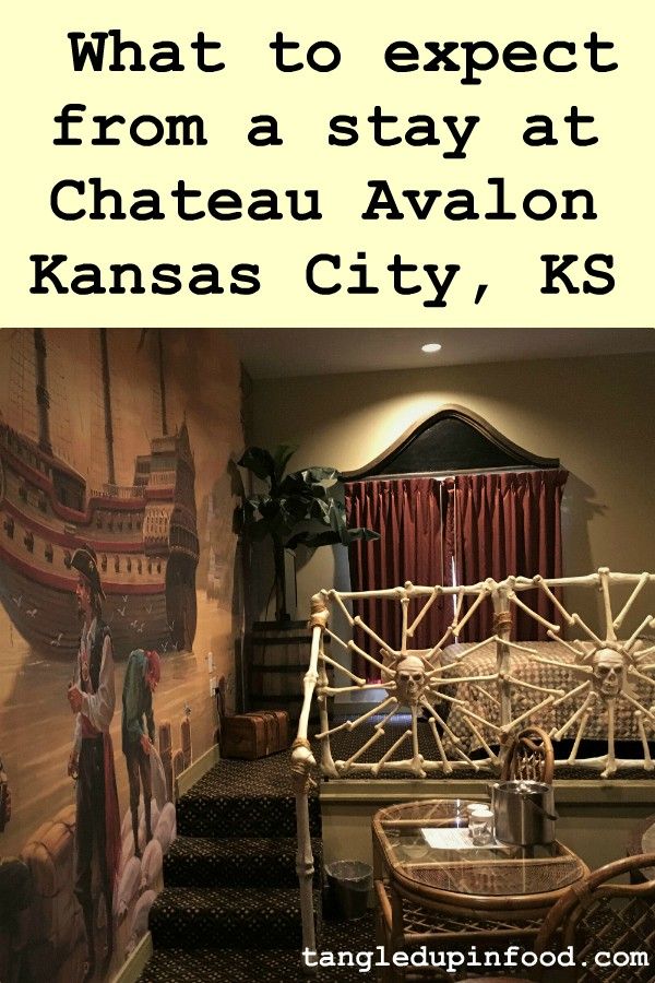 Picture of pirate-themed hotel room with text "What to expect from a stay at Chateau Avalon Kansas City Kansas"