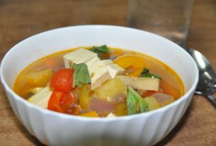 Hot-Sweet-Sour Soup with Tofu and Pineapple 