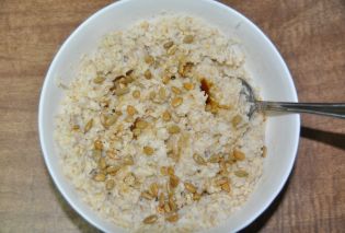 Oatmeal with Maple Syrup and Sunflower Seeds