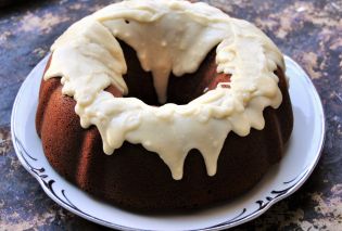 Pumpkin Bundt Cake with Vanilla Glaze