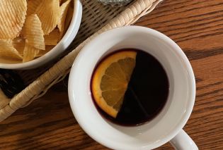 Mug of glogg cocktail with bowls of chips