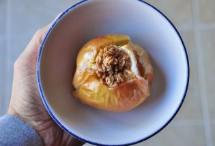 Baked Apple with Oatmeal and Maple Syrup