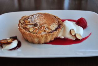 Bakewell tart, Walker Art Center British pub pop up