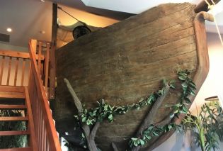 Boat hull in center of hotel room, Castaway Isle room, Chateau Avalon, Kansas City, Kansas