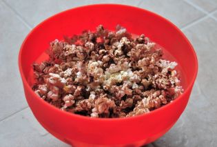 Cocoa-dusted Popcorn with Coconut and Cinnamon