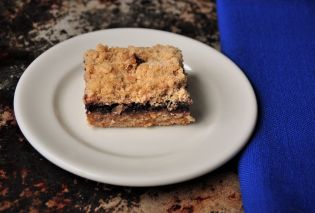 Oatmeal Streusel Blueberry Jam Bars