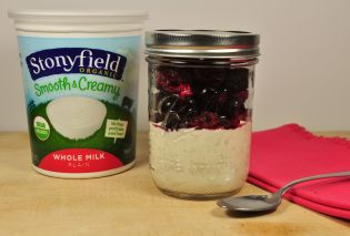 Overnight Oats with Yogurt and Berries