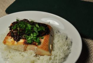 Seared Salmon with Green Onions and Ginger